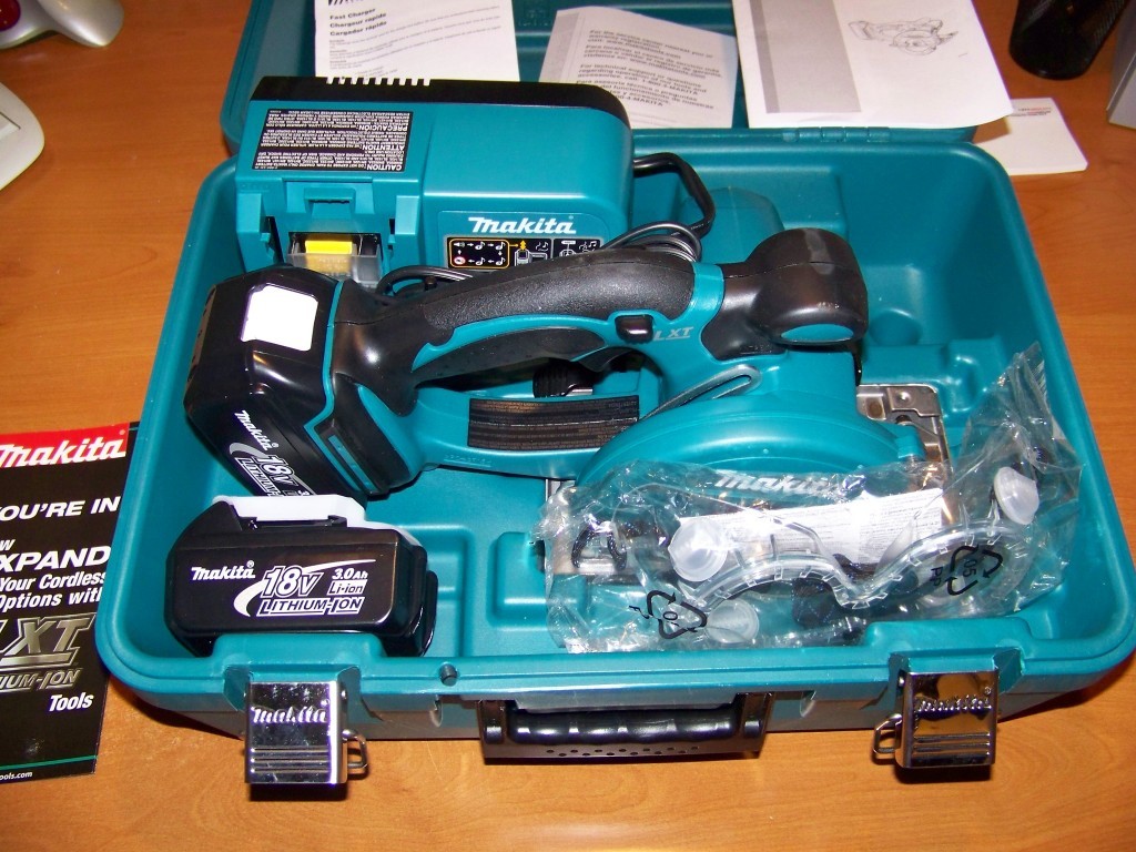 Makita 18V Cordless Metal Cutting Saw BCS550 Tools In Action