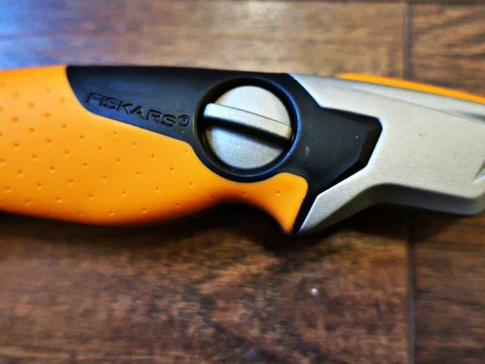 Fiskars Utility Knives Review - Tools In Action - Power Tool Reviews