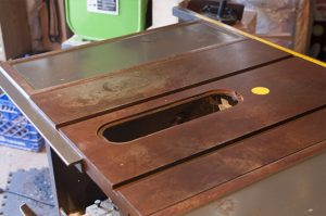 How to Clean a Rusty Table Saw 