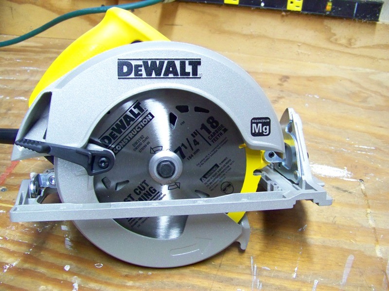 DeWalt Sub-Compact Circular Saw - Tools In Action - Power Tool Reviews