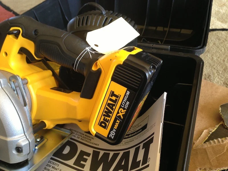 DEWALT 4.0 Ah 20V MAX Metal Cutting Circular Saw DCS373M2 – Review