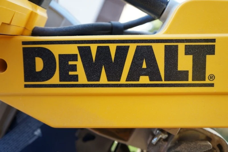 DEWALT DWS780 12″ Compound Miter Saw