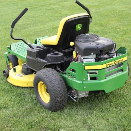 John Deere Z235 Zero Turn Mower - Tools In Action - Power Tool Reviews