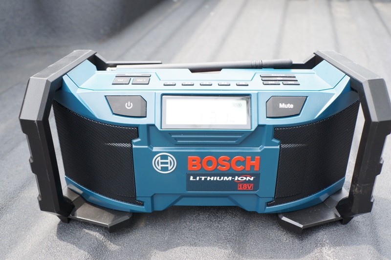 https://toolsinaction.com/wp-content/uploads/2013/08/Bosch-PB180-Radio-2.jpg