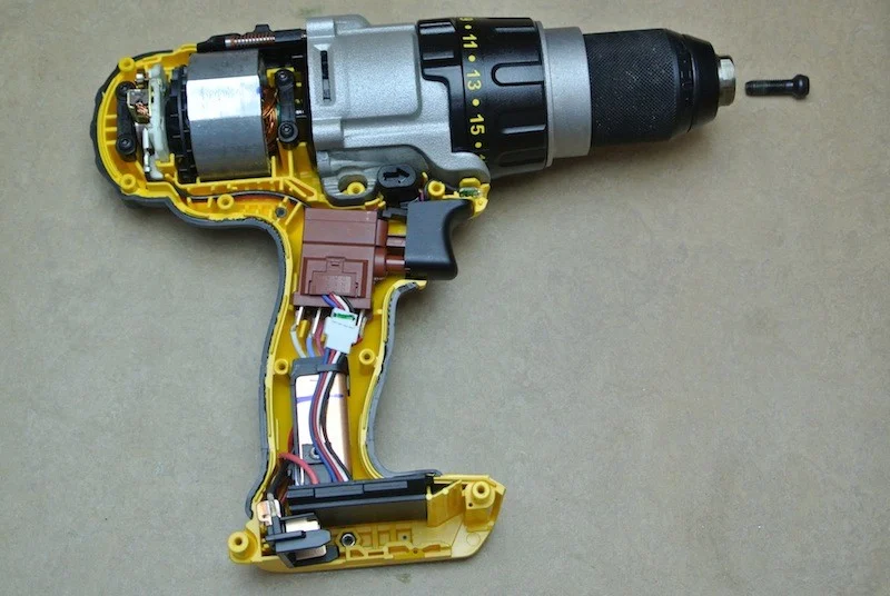DEWALT DCD985M2 20V Hammerdrill/Driver – A look inside