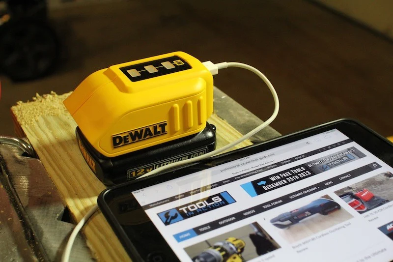 DEWALT DCB090 USB Power Source
