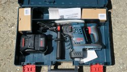 Bosch Bulldog RH328VC-36K 2