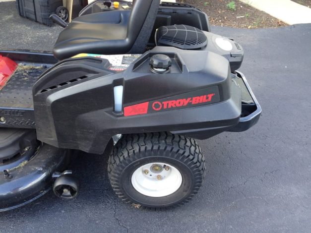 Troy Bilt Mustang Zero Turn Mower - Tools in Action