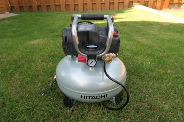 Hitachi KNT50AB Finish Combo Kit – 6 Gallon Compressor & Brad Nailer