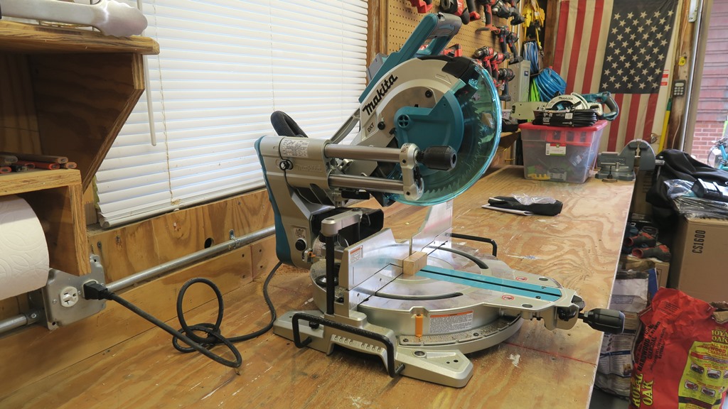 basketball Glat Indsprøjtning Makita LS1019L Miter Saw Review - Tools In Action - Power Tool Reviews