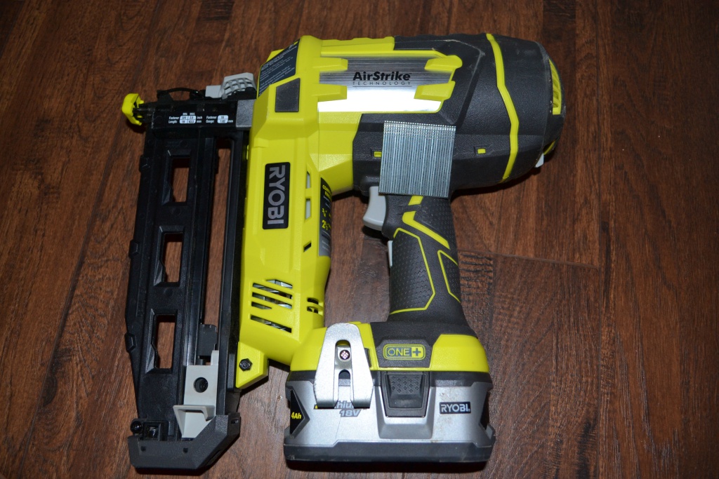 What's the difference between a Straight and an Angled Finish Nailer?