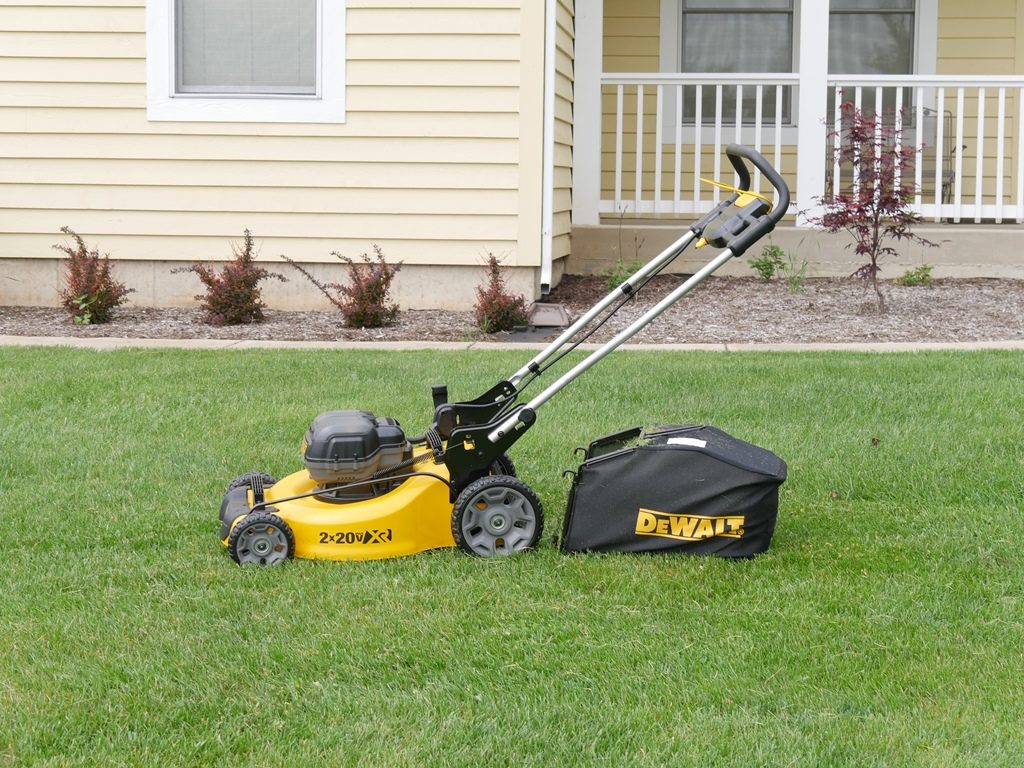 Dewalt 20V Lawn Mower Review - Tools In 