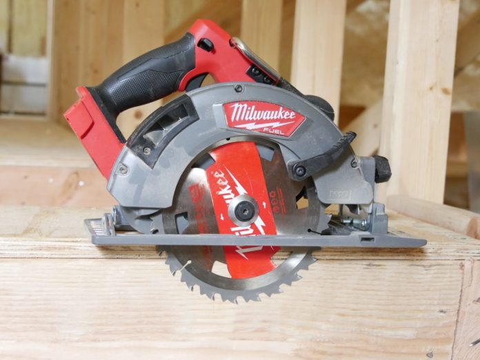 Milwaukee 2732 Circular Saw Review - Tools in Action