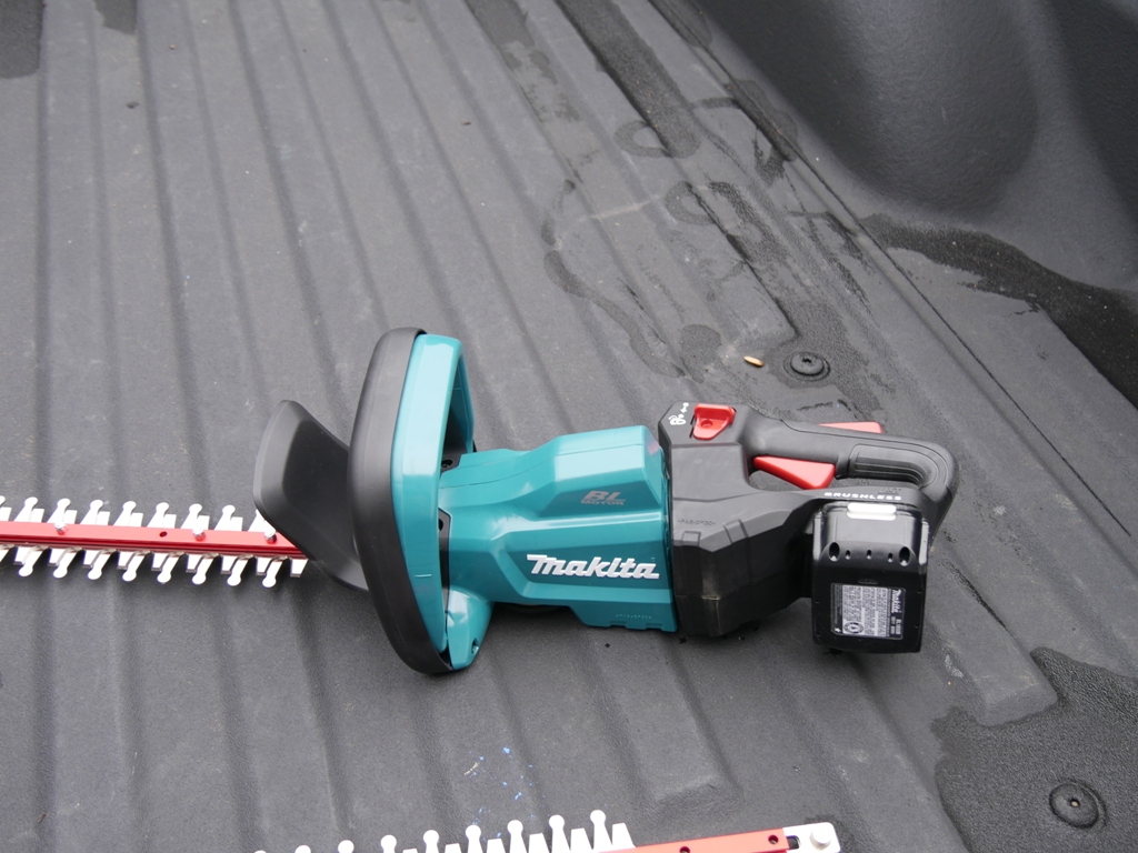 Makita Cordless Trimmer Review in Action