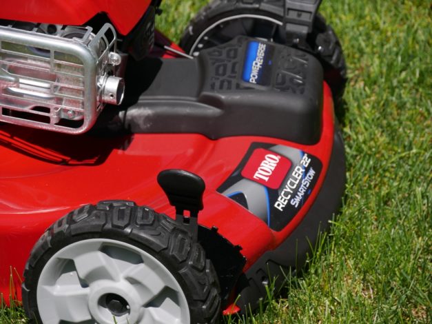 Toro Personal Pace with Briggs & Stratton Engine - Tools in Action