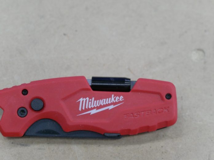 Milwaukee Fastback Utility Knife - Tools In Action - Power Tool Reviews