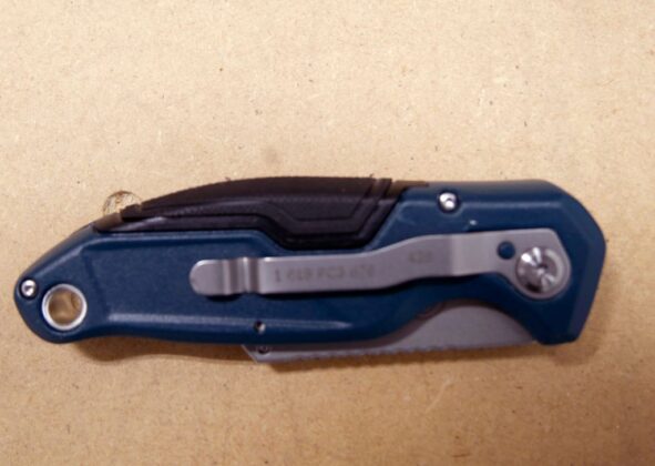 image of the belt clip on the Bosch H11-11100 folding utility knife