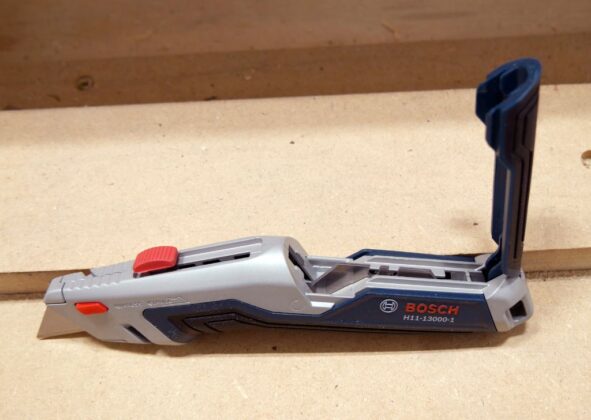 Internal blade storage of Bosch H11-13000 retractable utility knife