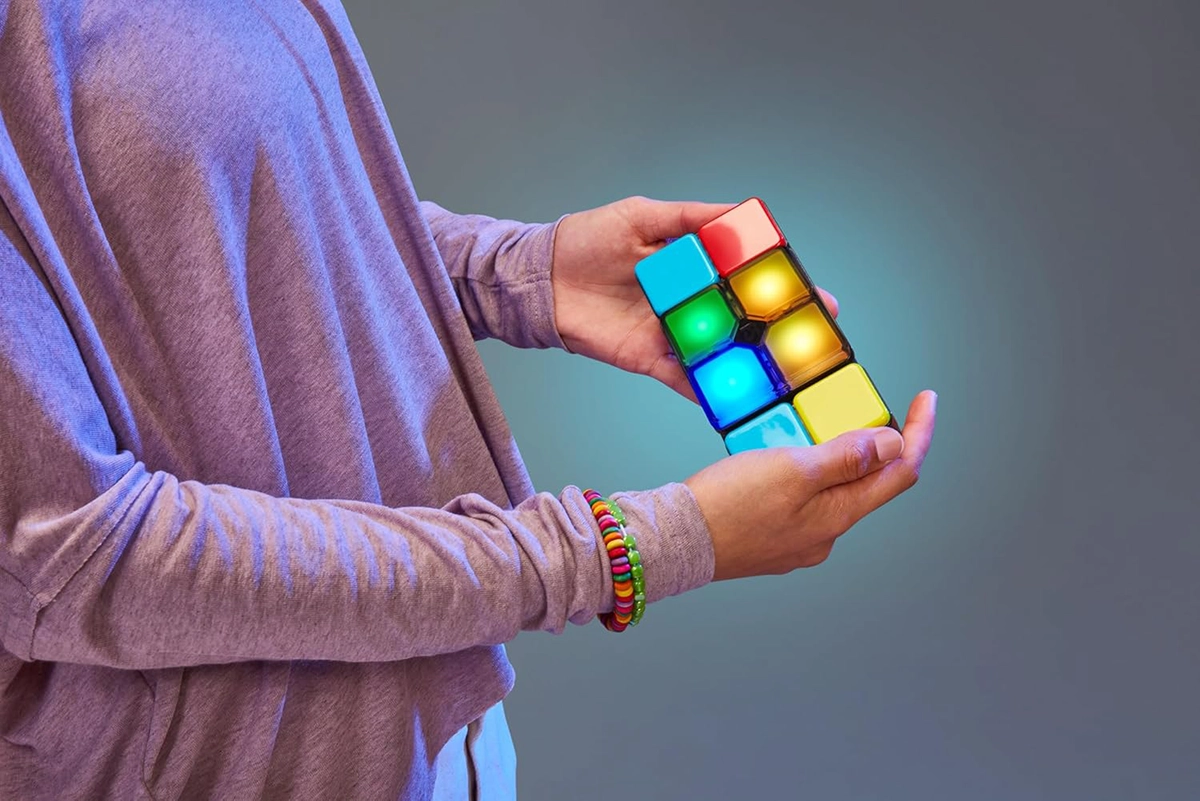 2025-Christmas-gifts-for-kids_flipside-handheld-game 2025 Christmas gifts for kids flipside handheld game