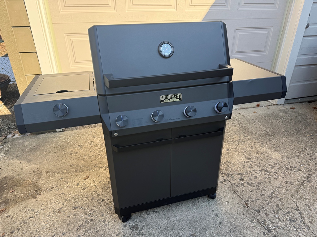 Monument Grill Eminence 425