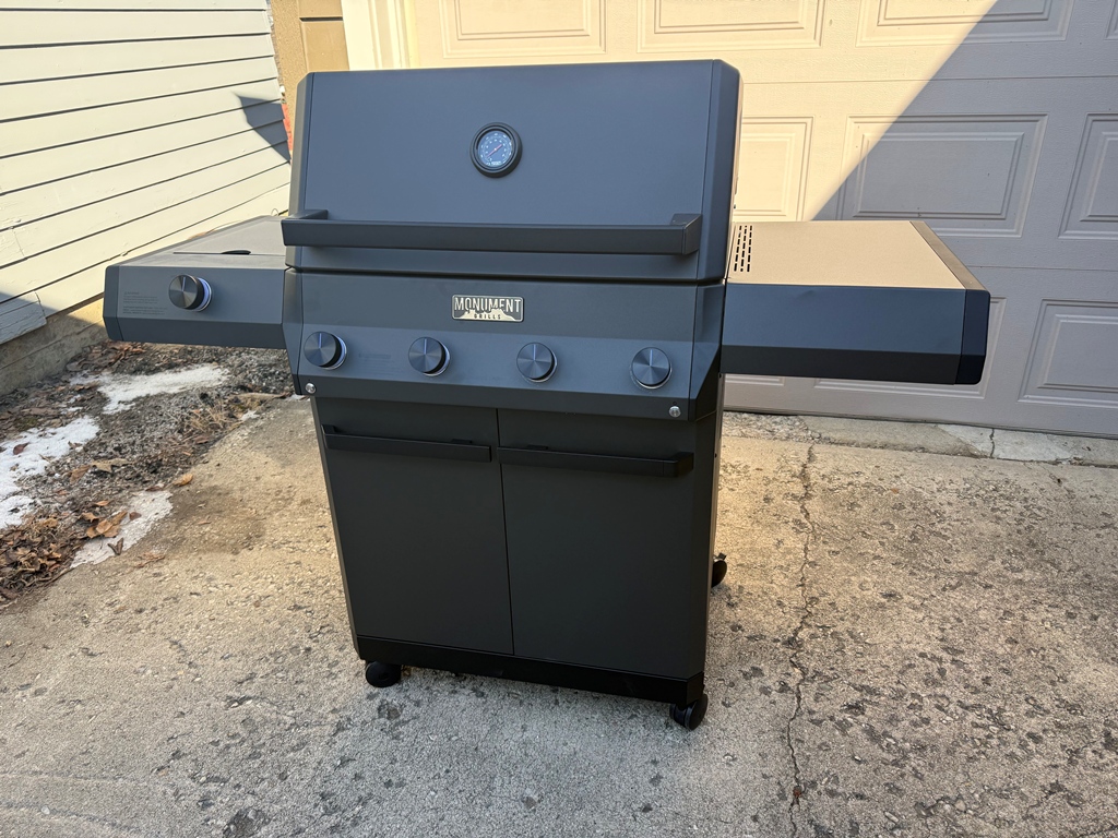 Monument Grill Eminence 425