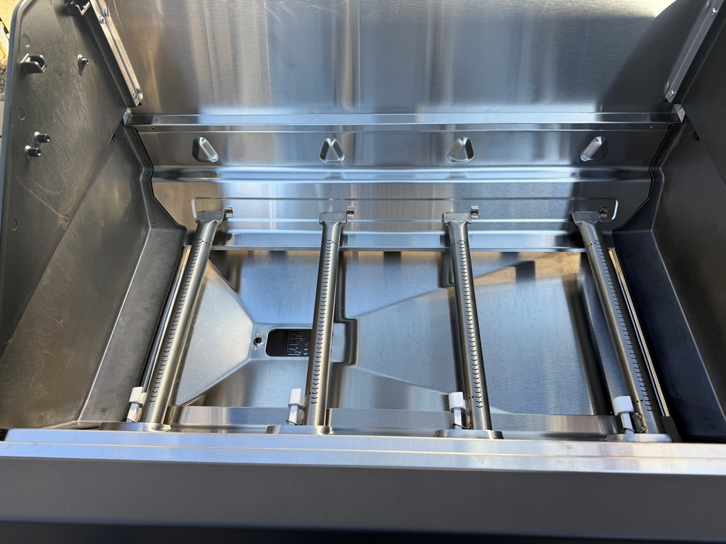 Monument Grill Eminence 425