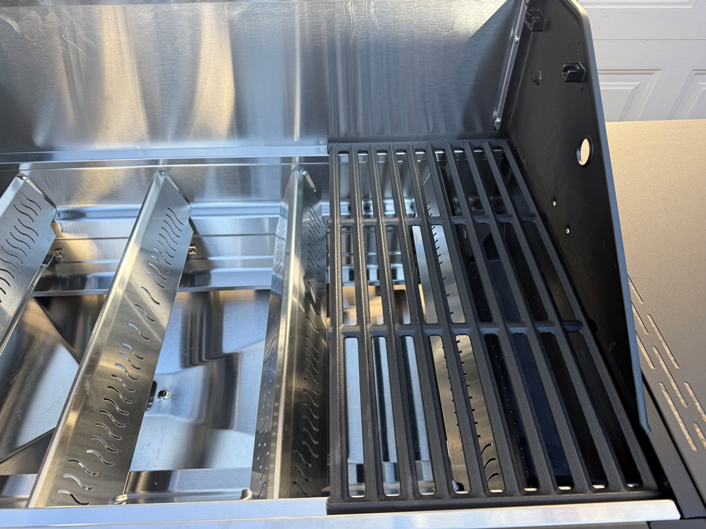 Monument Grill Eminence 425