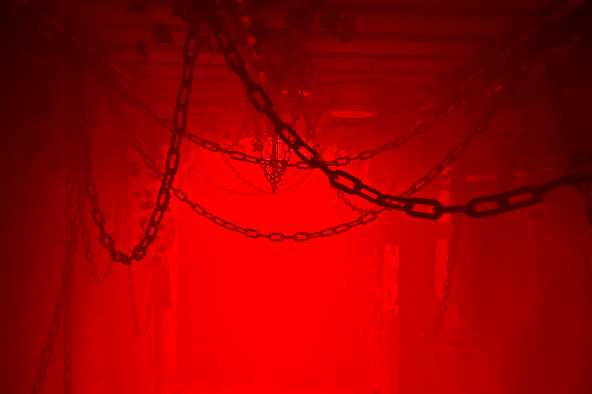 DIY-how-to-build-a-haunted-house_chains DIY how to build a haunted house chains