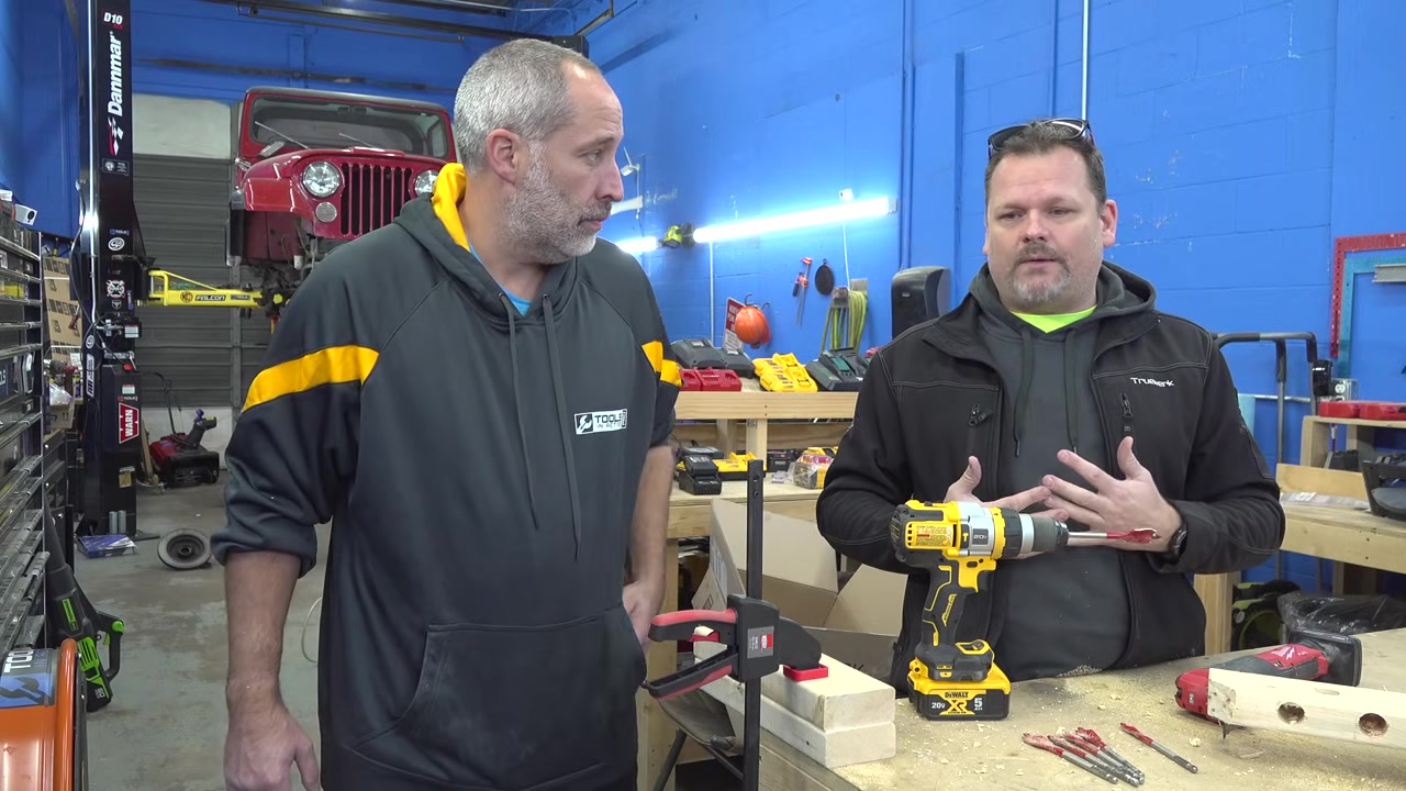 Our editors discussing Diablo accessories in the shop