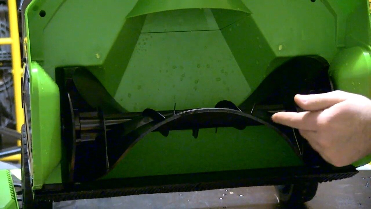 Inside the housing of the Greenworks 40V showing the plastic paddle