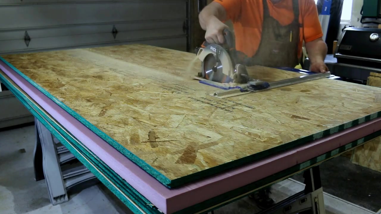 Cutting plywood with the Kreg Accu-Cut track