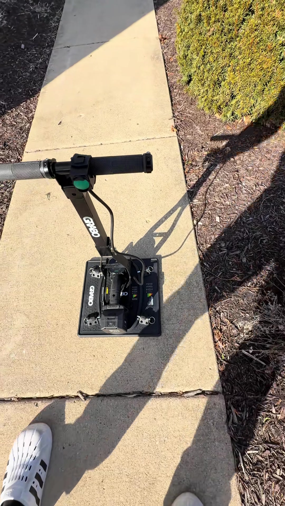 GRABO HighFlow with its T-bar handle gripping a concrete sidewalk