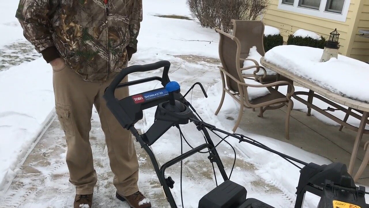 Chute and Quick Stick control on the Toro 724 QXE