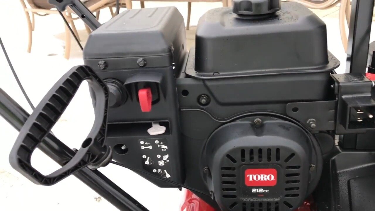 Engine and controls of the Toro 724 QXE with the Toro logo