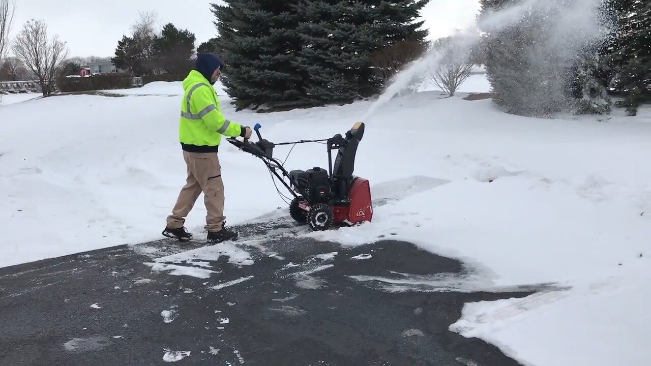 Toro 724 QXE throwing a plume of snow across a lawn